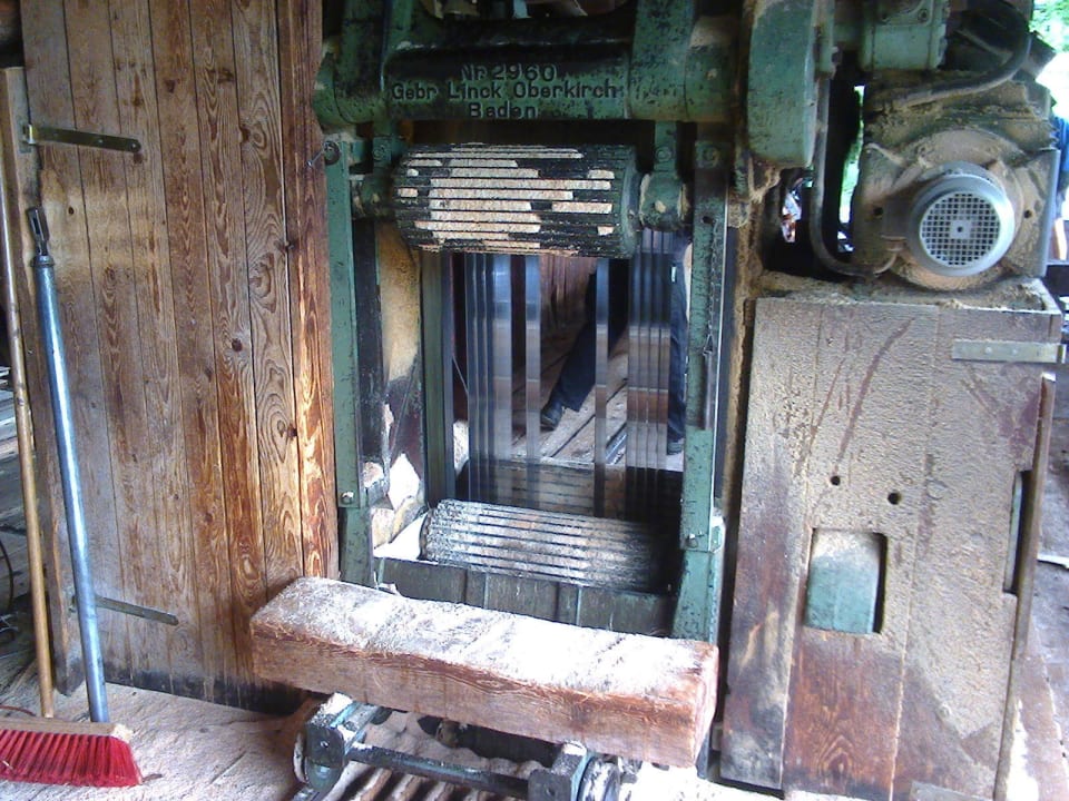 Sägewerk gegenüber Schwarzwaldgasthof Hotel Zum Löwen - Unteres Wirtshaus