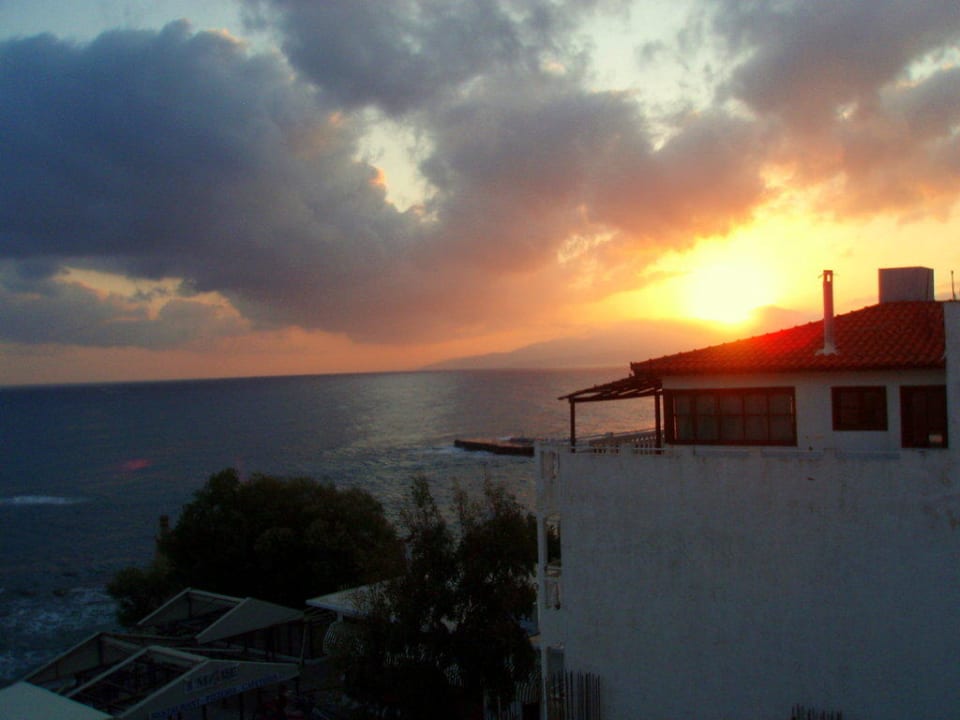 Sonnenaufgang Glaros Beach Hotel