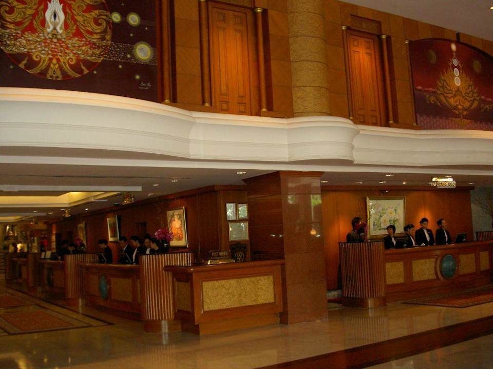 Blick zur Rezeption und Information Bangkok Marriott Marquis Queen's Park