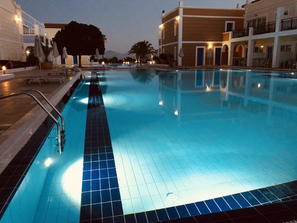 Pool Porto Bello Royal