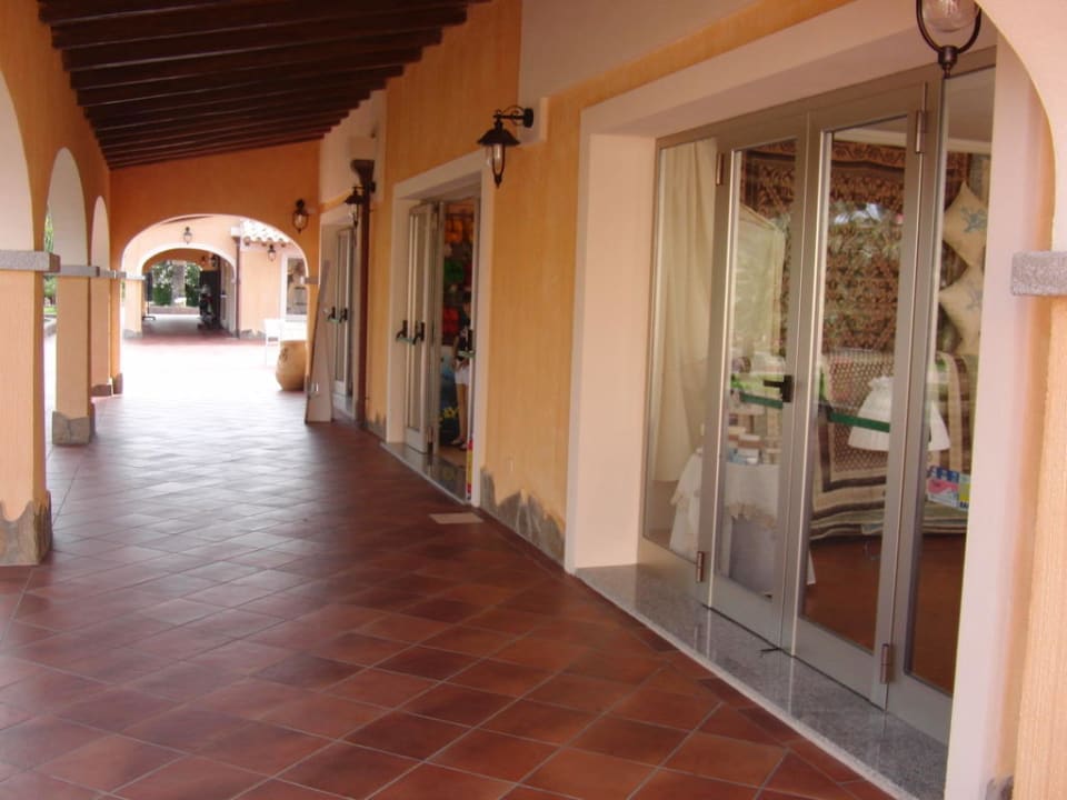 Shops VOI Tanka Village