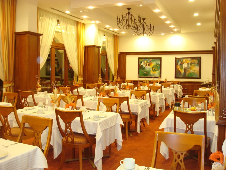 Schönes Hauptrestaurant Helena Sands