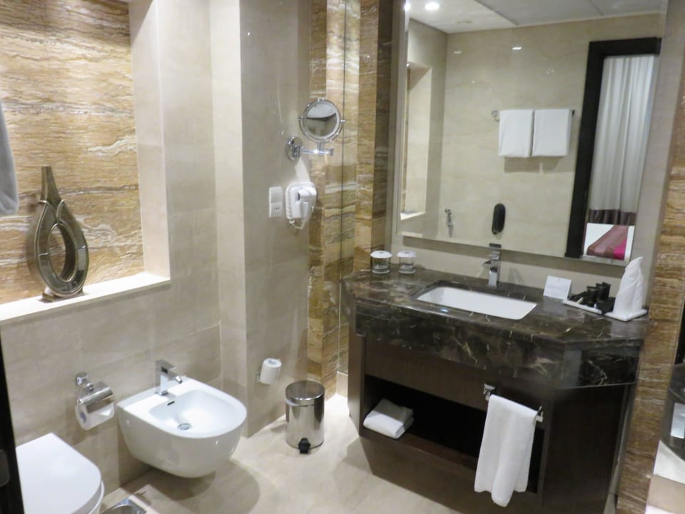 Junior Suite #213 Landmark Premier Hotel