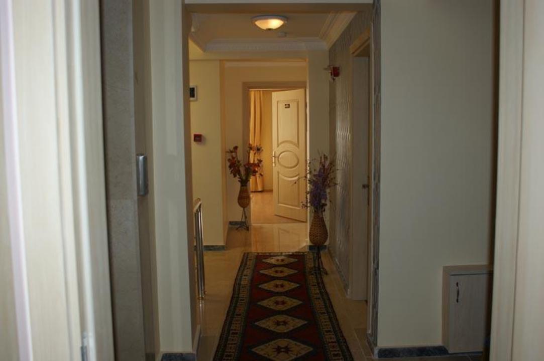 Hall Hotel California Istanbul