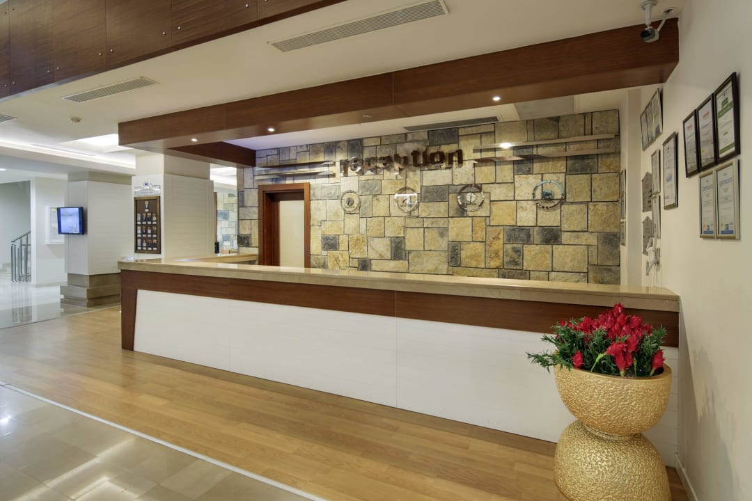 Lobby & Eingang Green Bay Resort & Spa