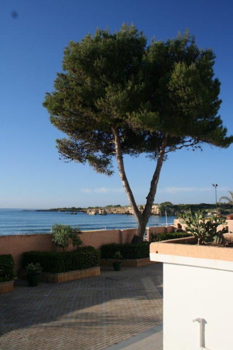 Blick von der Terrasse Fontane Bianche Beach Club