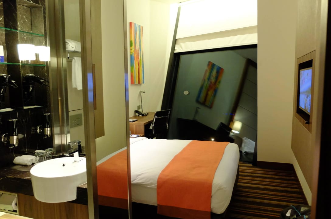 Pokój widziany od wejścia Holiday Inn Express Singapore Clarke Quay