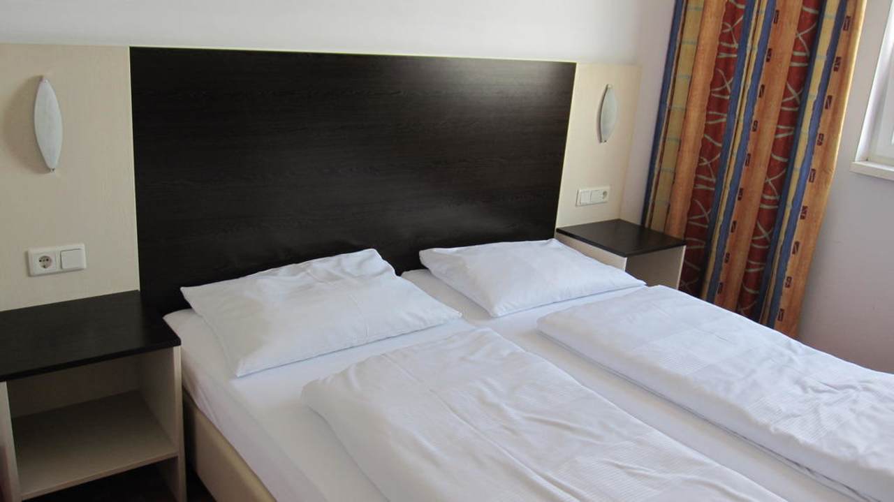 Bett im Doppelzimmer Premier Inn Wien City Hauptbahnhof