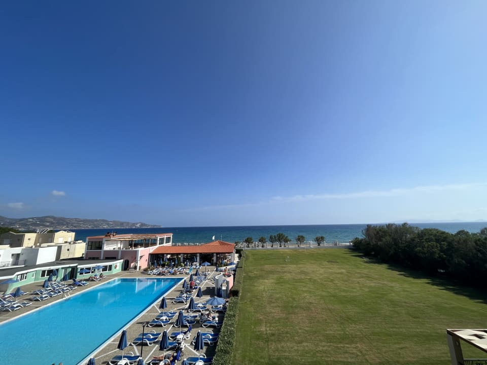 Pool Dessole Dolphin Bay Resort