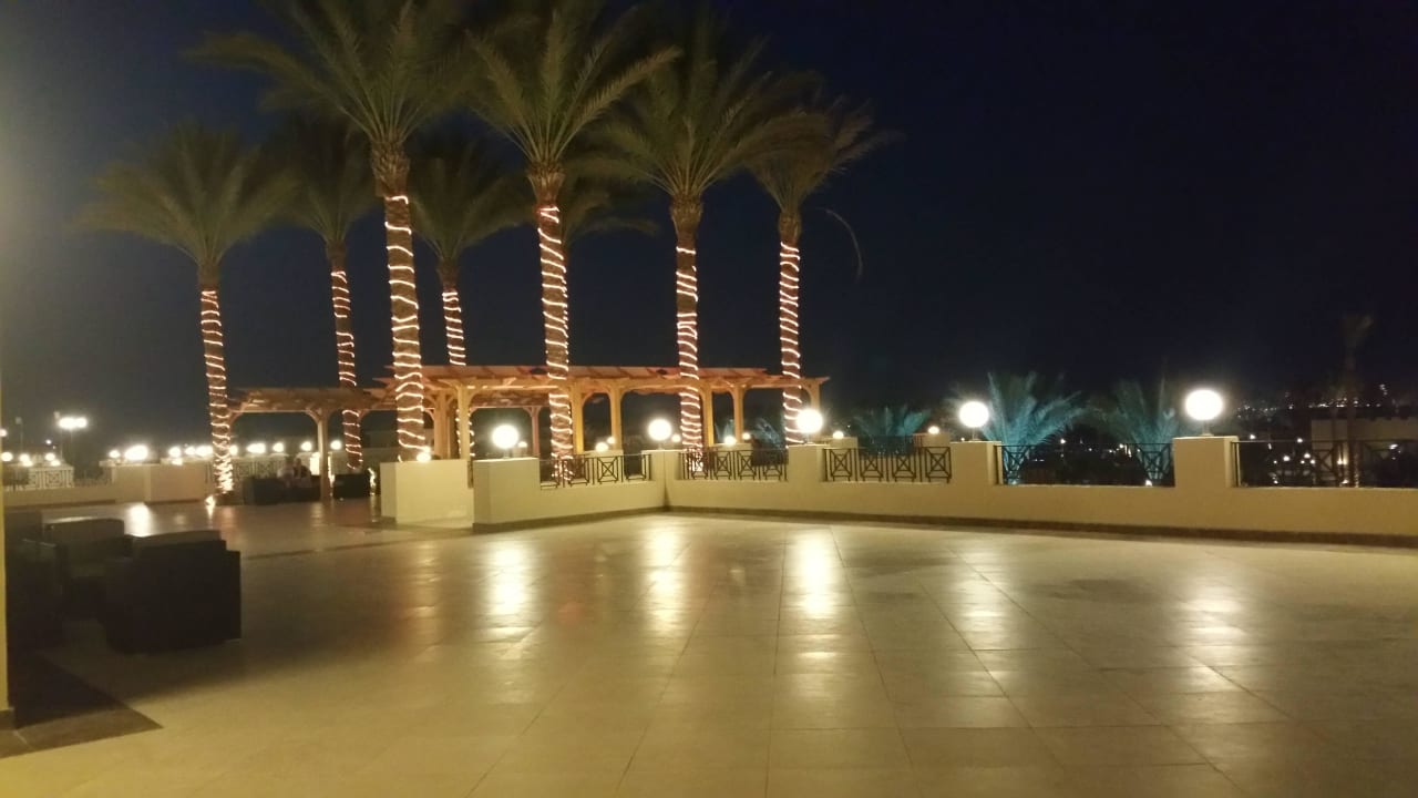 Aussenbereich hinter der Lobby Cleopatra Luxury Resort Makadi Bay