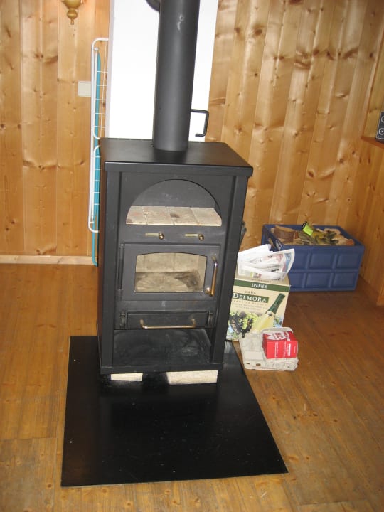 Hauptsache genug Holz vor der Hütte Mountain Resort Feuerberg