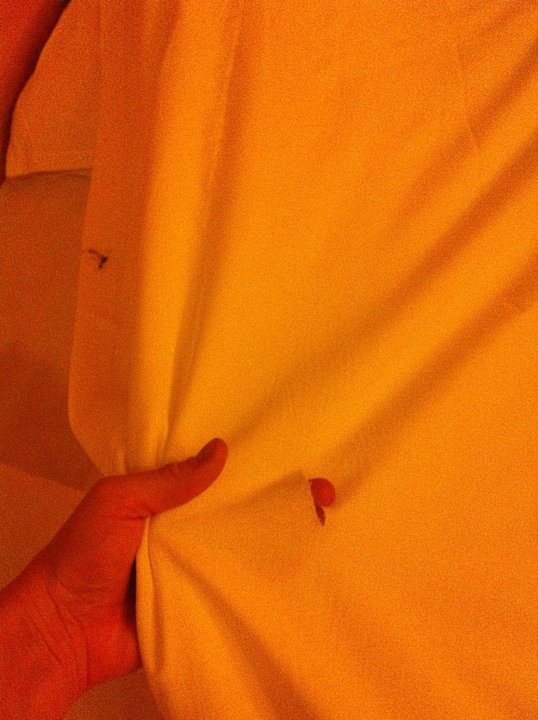 Kaputte und schmutzige Bettwäsche Mahdia Beach & Aquapark