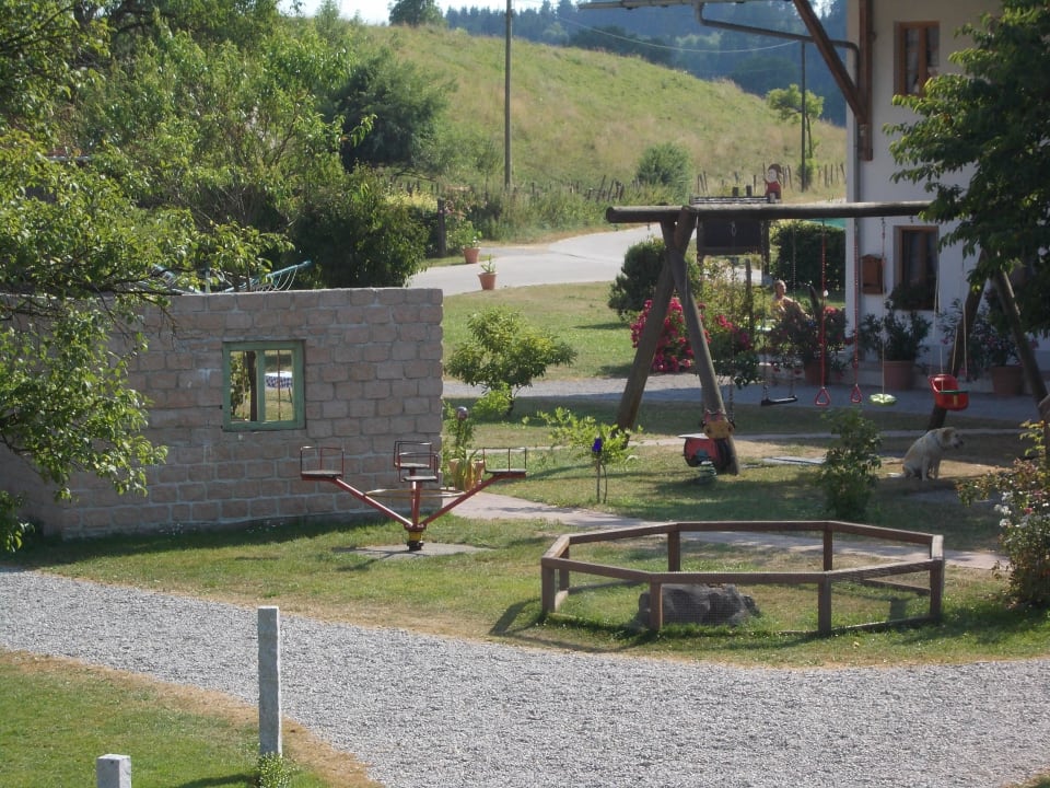 Spielplatz, Schildkrötengehege und Grillplatz Huberhof