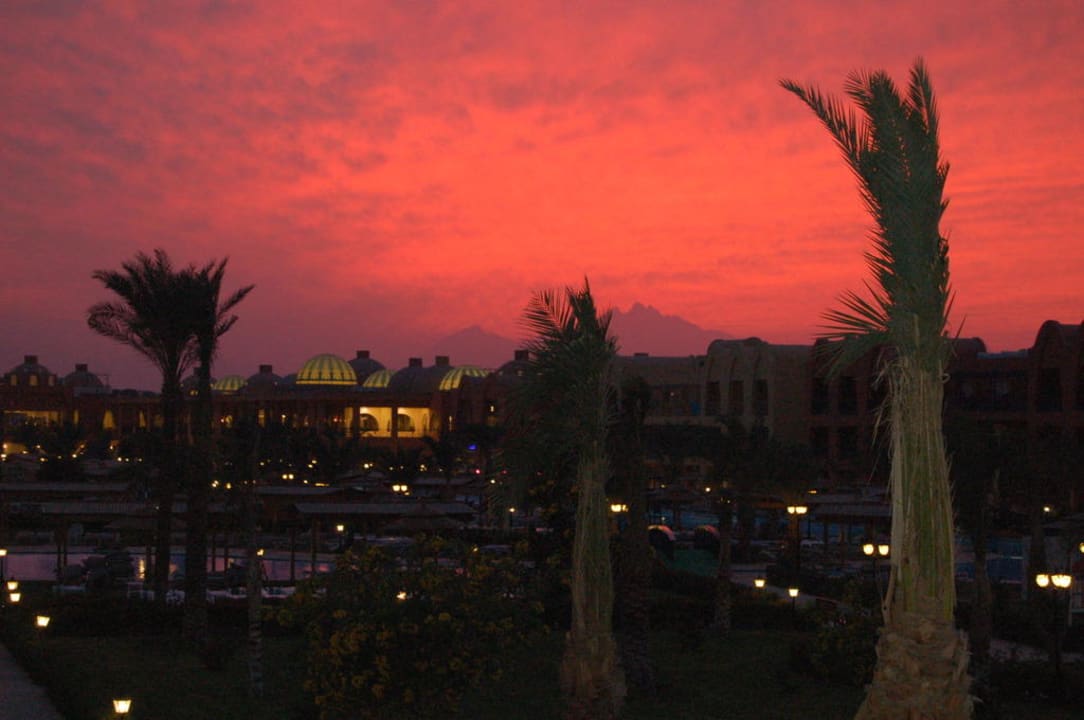 Sonnenuntergang aus Zimmerblick Titanic Beach Spa & Aqua Park