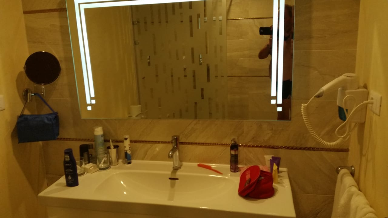 Geräumiges Badezimmer. Pickalbatros Alf Leila Wa Leila Resort - Neverland Hurghada