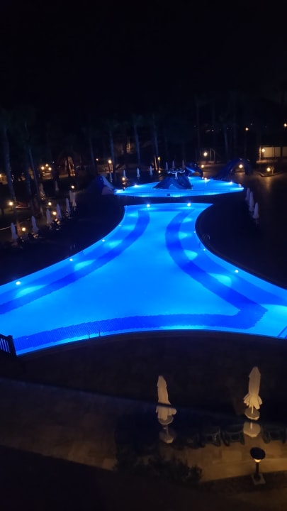 Pool Kamelya Aishen Club