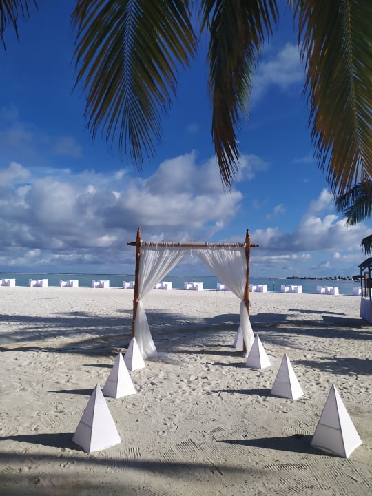 Strand Meeru Maldives Resort Island