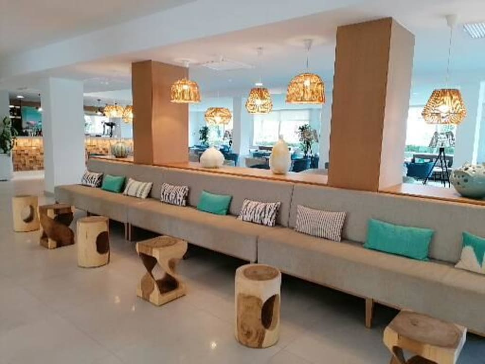 Lobby Universal Hotel Castell Royal