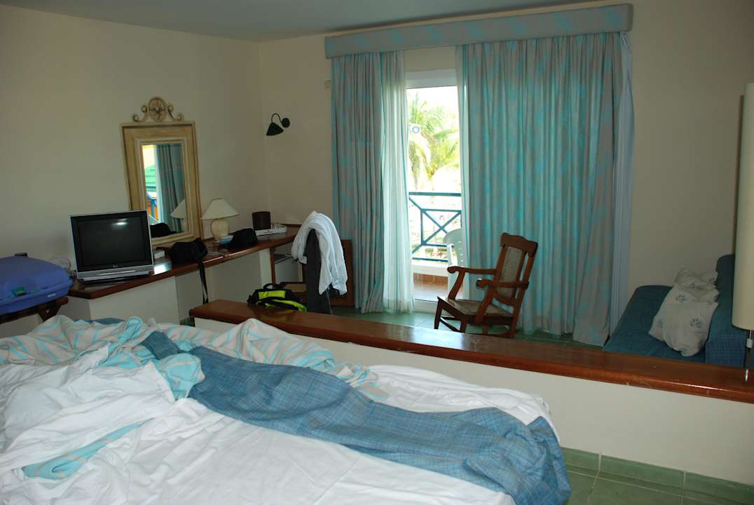 Sorry für die Verwüstung, aber das Bett ist echt Melia Las Antillas - Adults only