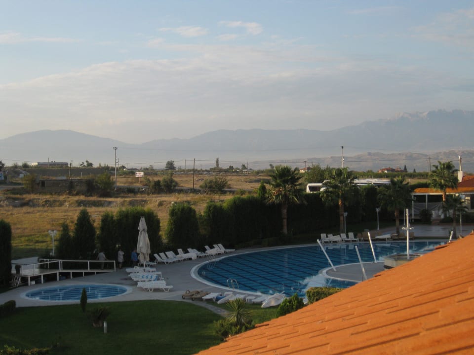 Blick aus dem Dachfenster Tripolis Hotel
