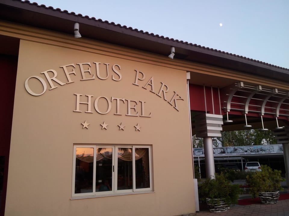 Weg zur Lobby Hotel Orfeus Park