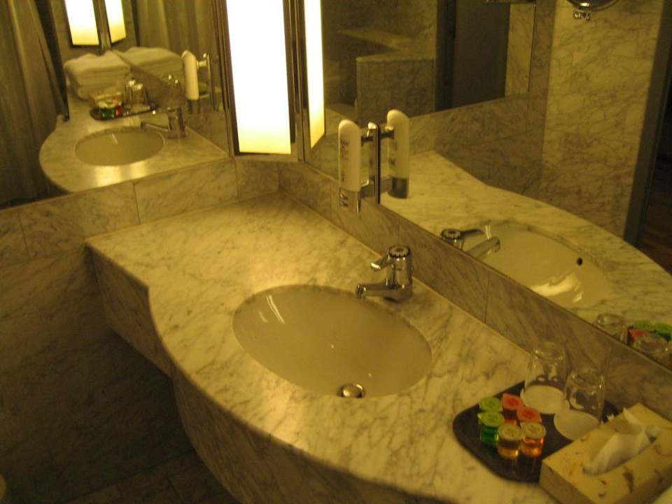 Großes Bad Radisson BLU Hotel Royal Helsinki