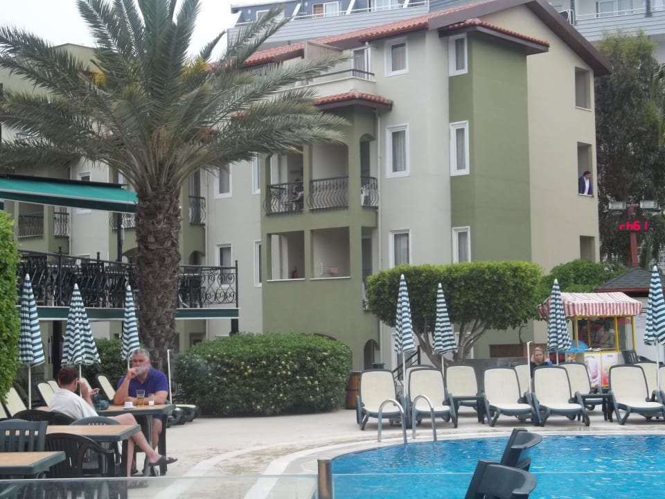 Die Gebäude Hotel Gardenia Beach