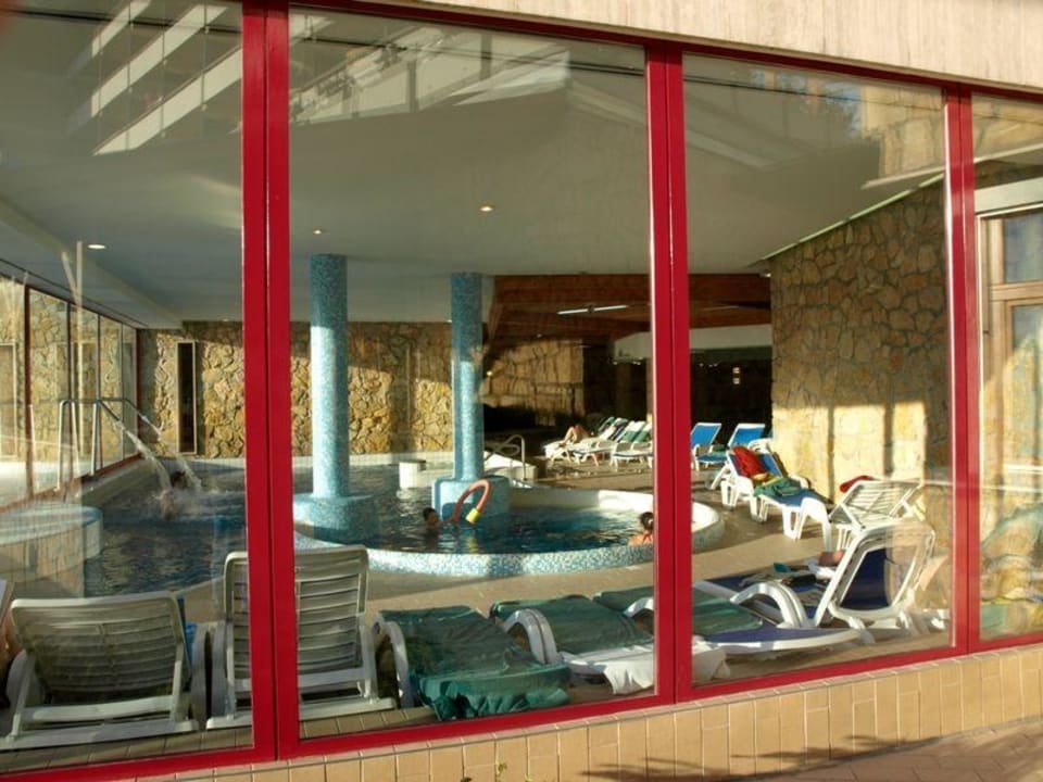 Blick auf den Innenpool Hunguest Hotel Pelion
