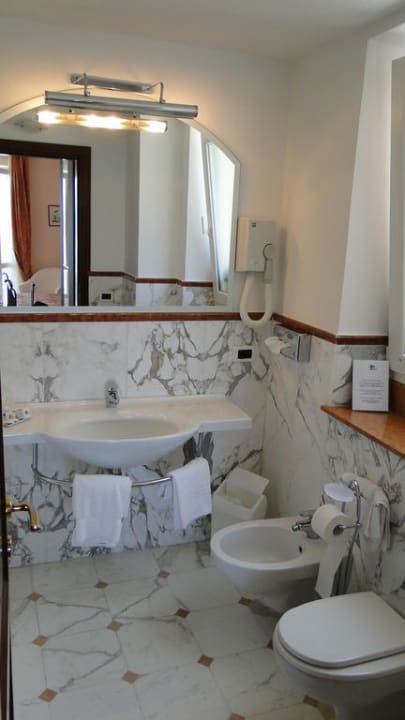 Sauberes Badezimmer Hotel Le Ville Relais Club