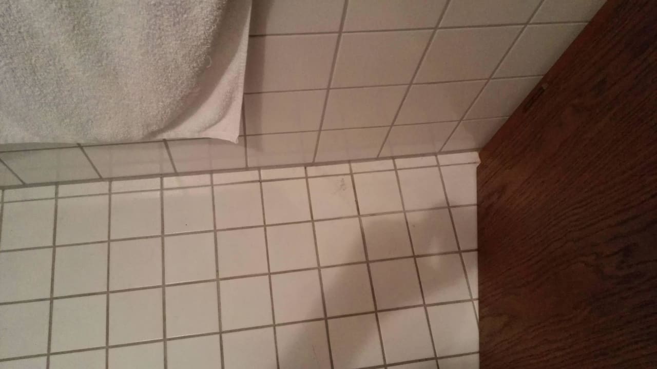 Bad nicht sehr sauber, Haare u. Flusen Hotel Zur Eiche Brombach