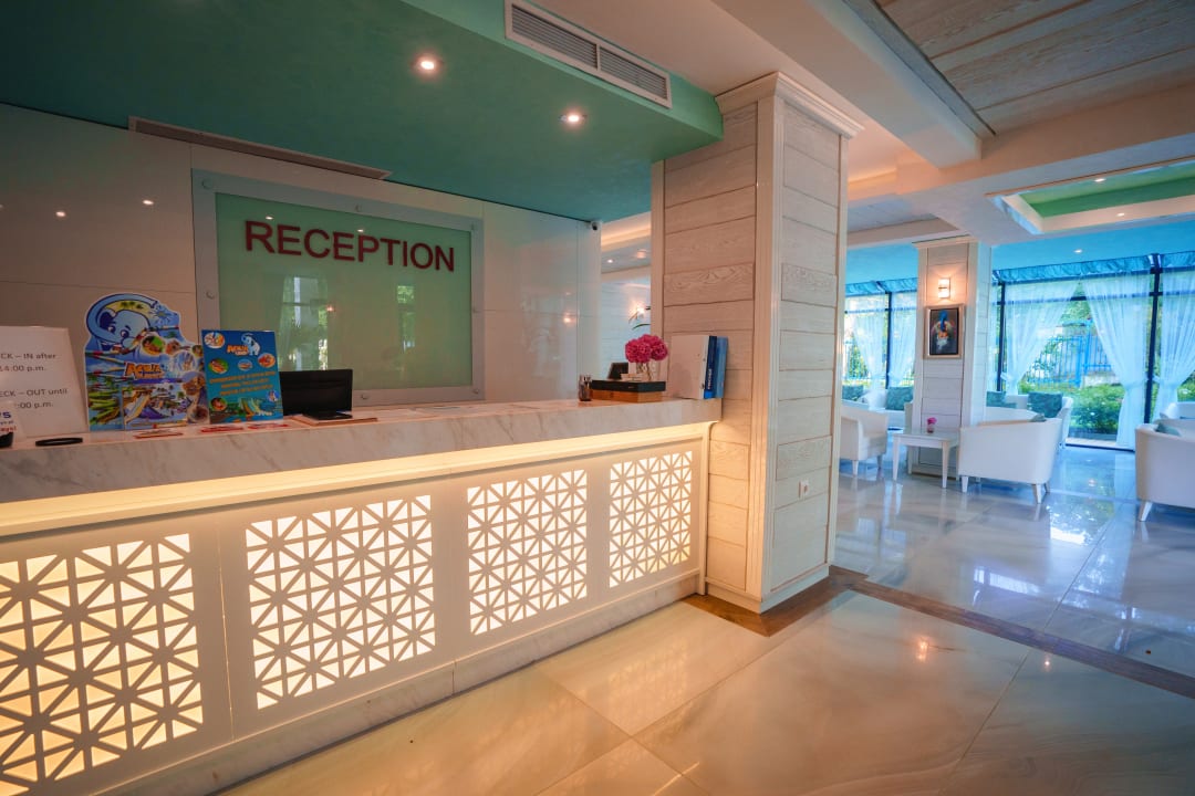 Lobby Perla Royal Hotel