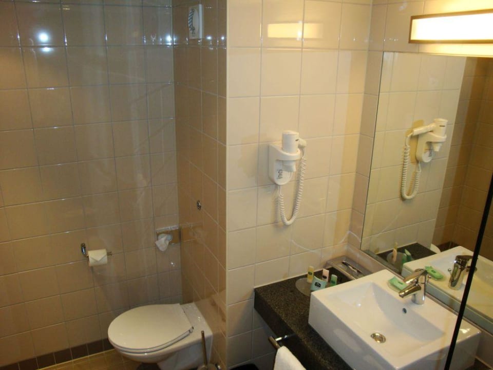 Badezimmer Hotel Courtyard by Marriott Toulouse Airport