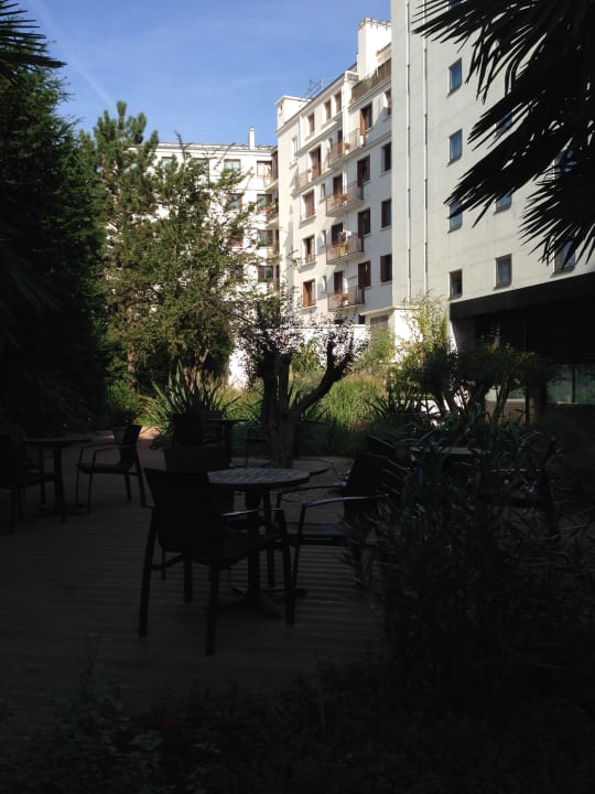 Innenhof Hotel Oceania Paris Porte de Versailles