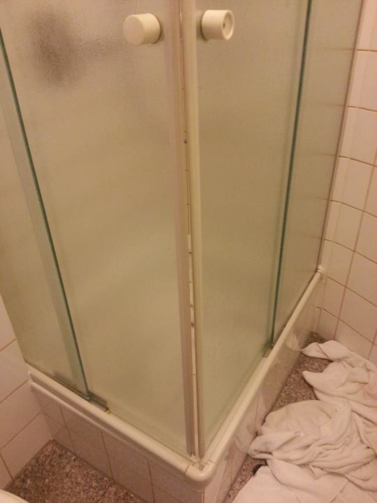 Duschtür geht nicht zu Hotel Goldener Hirsch
