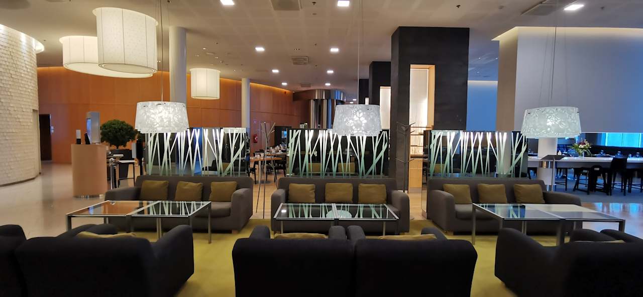 Lobby Hilton Helsinki Airport