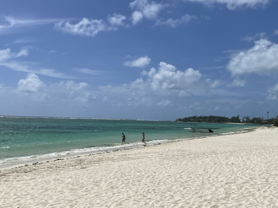 Strand Crystals Beach Resort Belle Mare, a member of Radisson Individuals