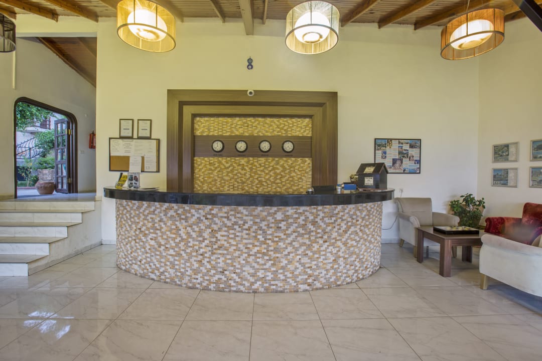 Lobby La Finca Marina