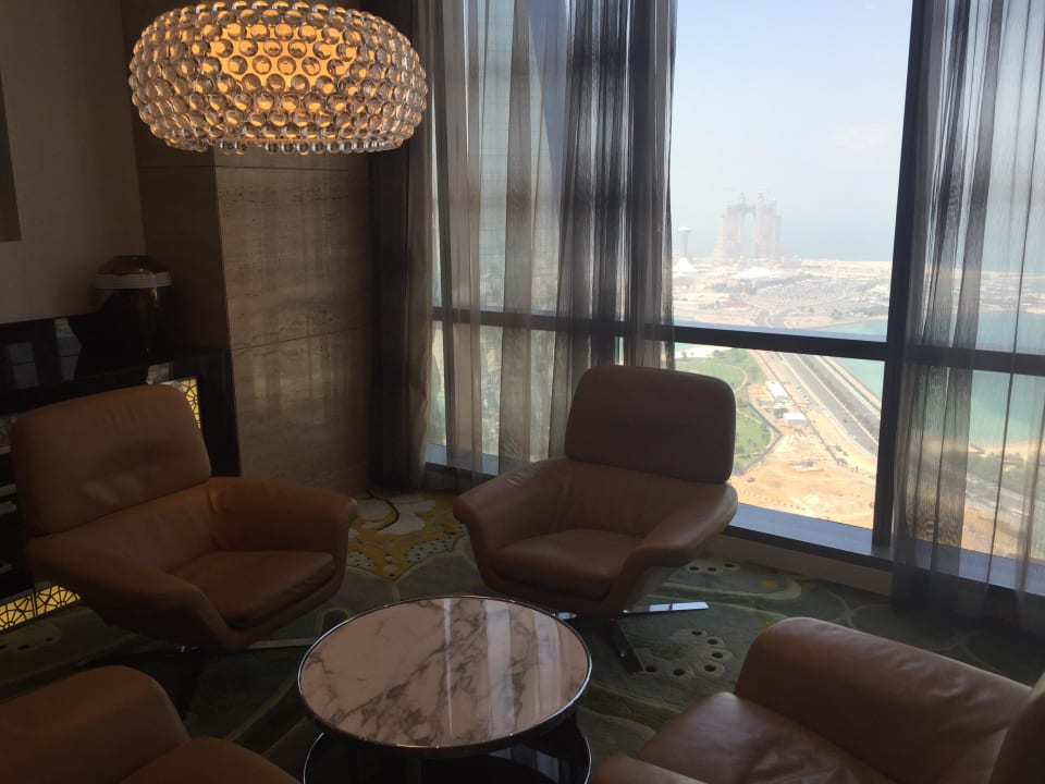 Sitzecke in der Executive Lounge Conrad Abu Dhabi Etihad Towers