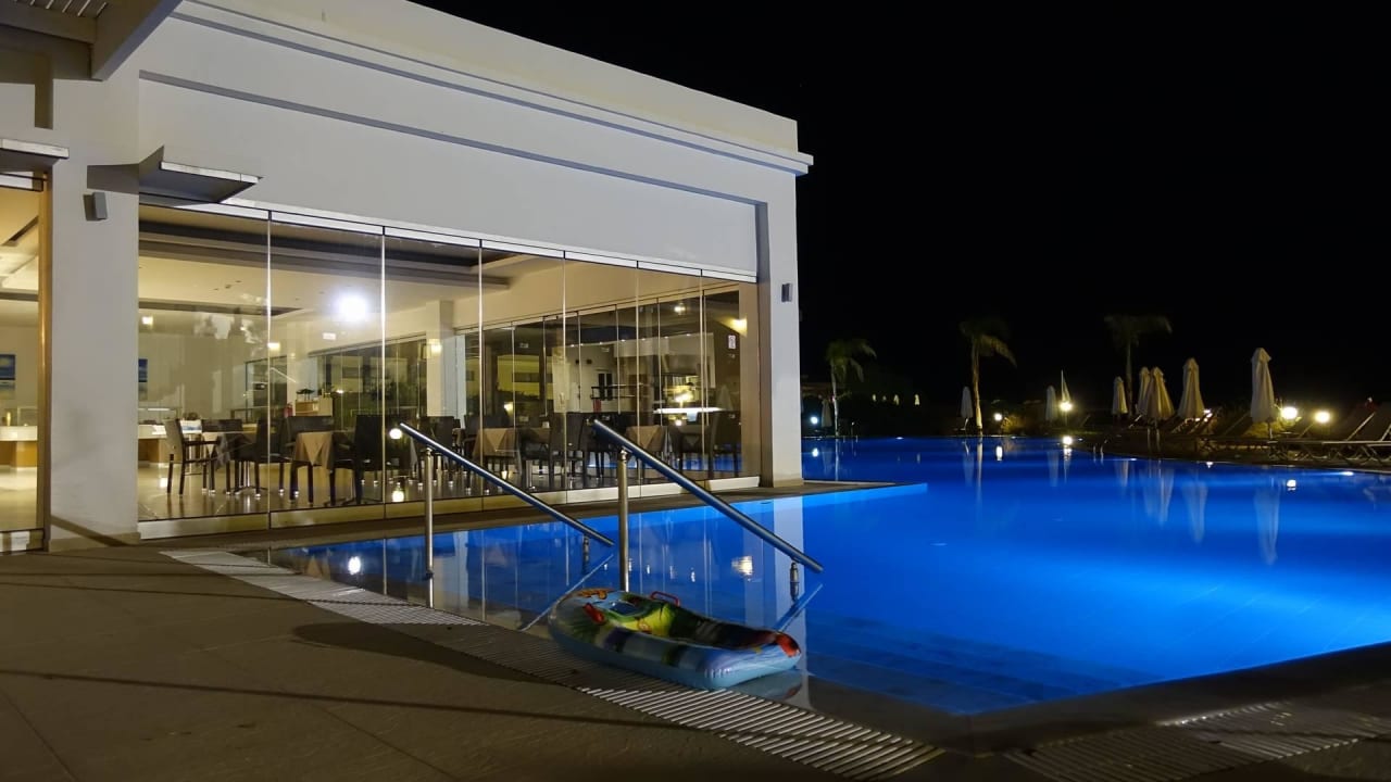 Aussenbereich Asterias Beach Resort