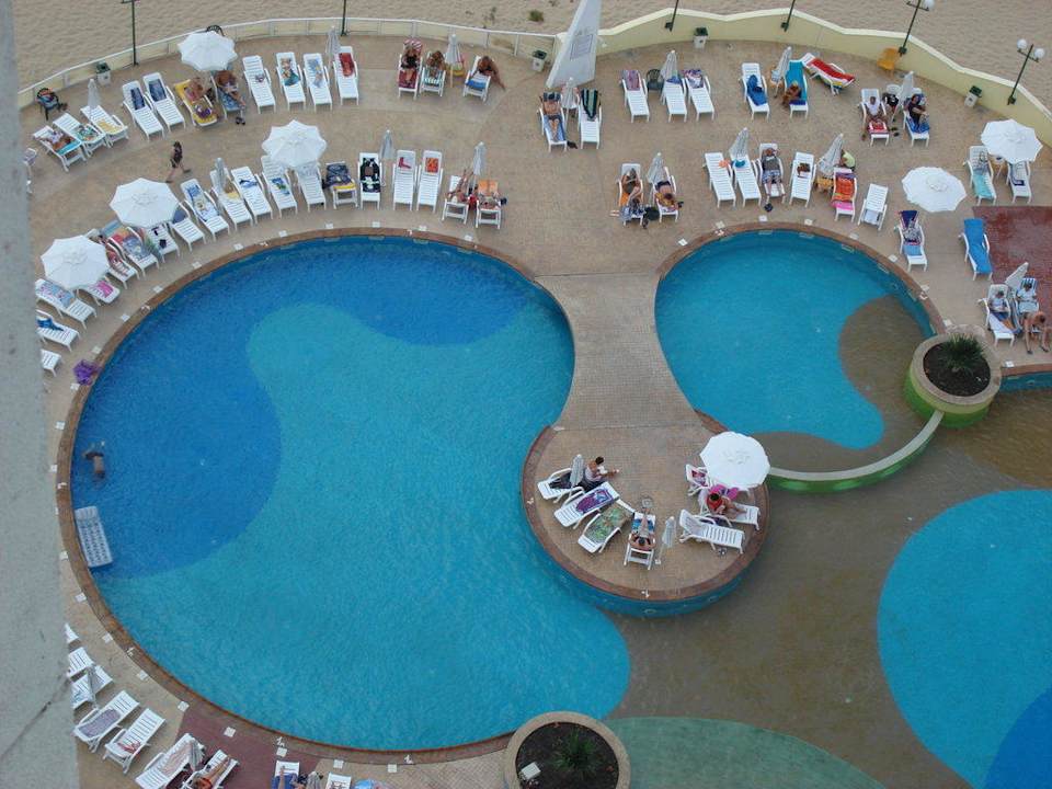 Poolanlage vom 19. Stockwerk aus Burgas Beach Hotel