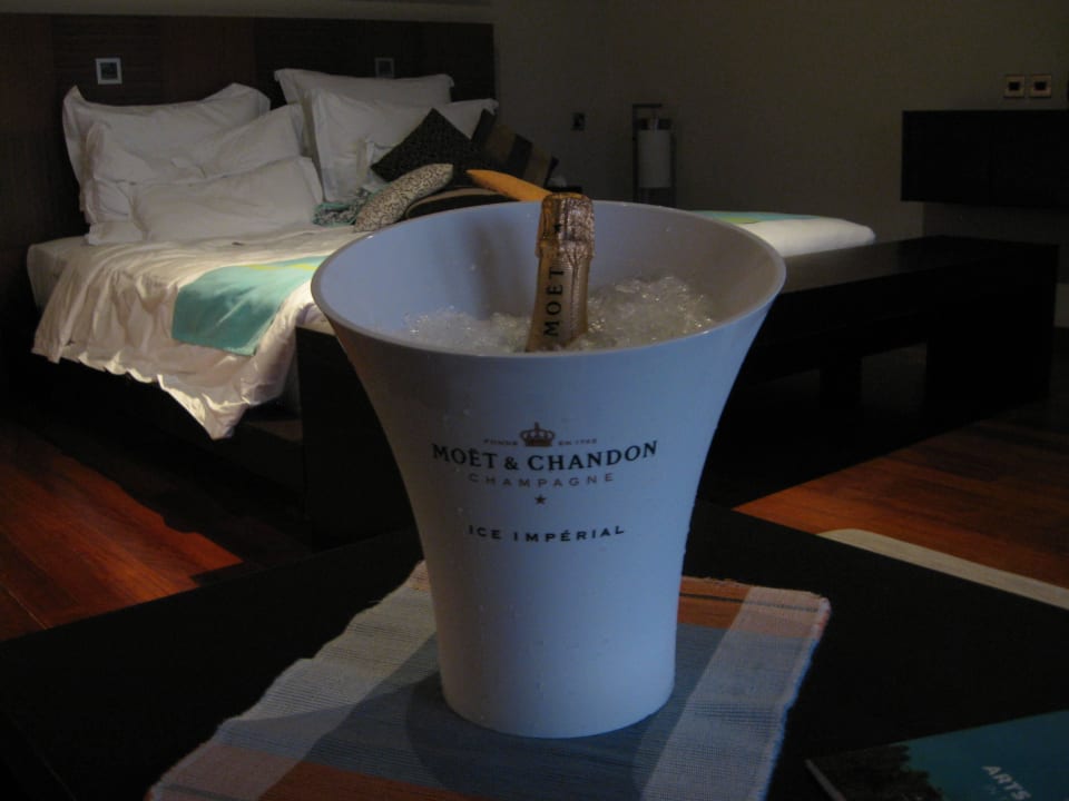 Moet zur Begrüßung bei all inklusive Veligandu Maldives Resort Island