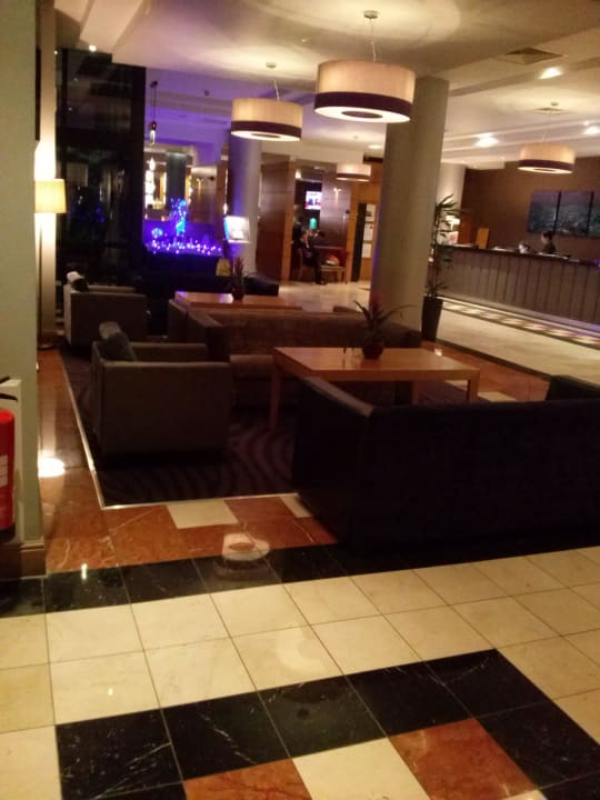 Teil der Lobby Leonardo Hotel London Croydon