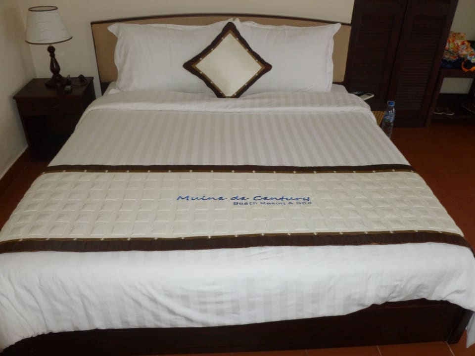 Кровать очень большая и удобная. Hotel Muine de Century Resort & Spa