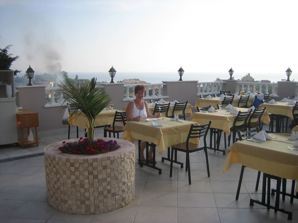 Open Air Speisen morgens, mittags und abends Hotel Club Paradiso