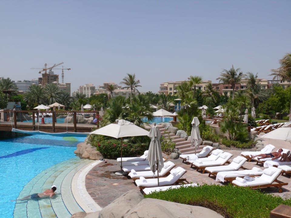 Der große Hauptpool Grand Hyatt Dubai