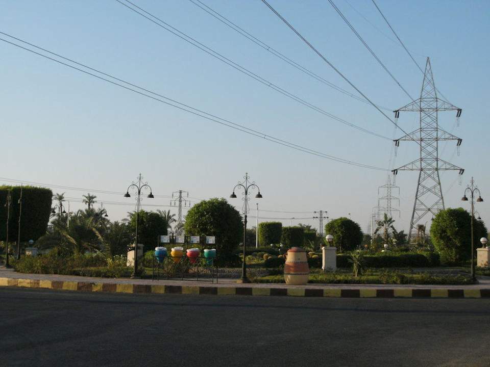 Vor den Hotel Pickalbatros Alf Leila Wa Leila Resort - Neverland Hurghada