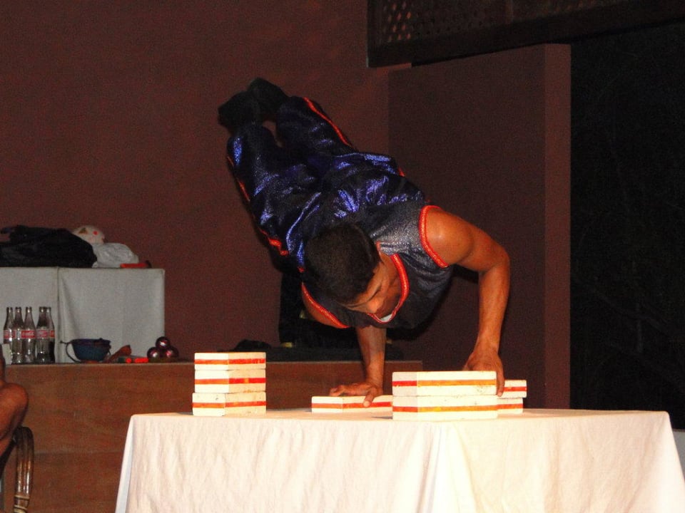 Abend- Animation Embudu Village