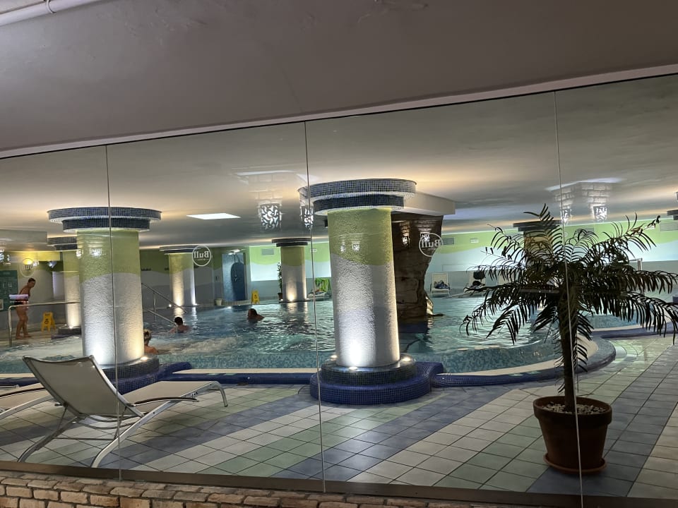 Pool Bull Escorial & Spa