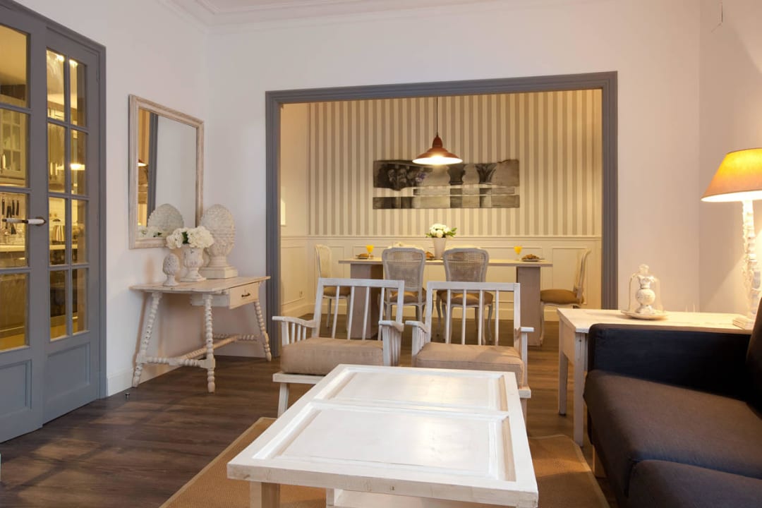 Living Room Barcelona next door Casanova