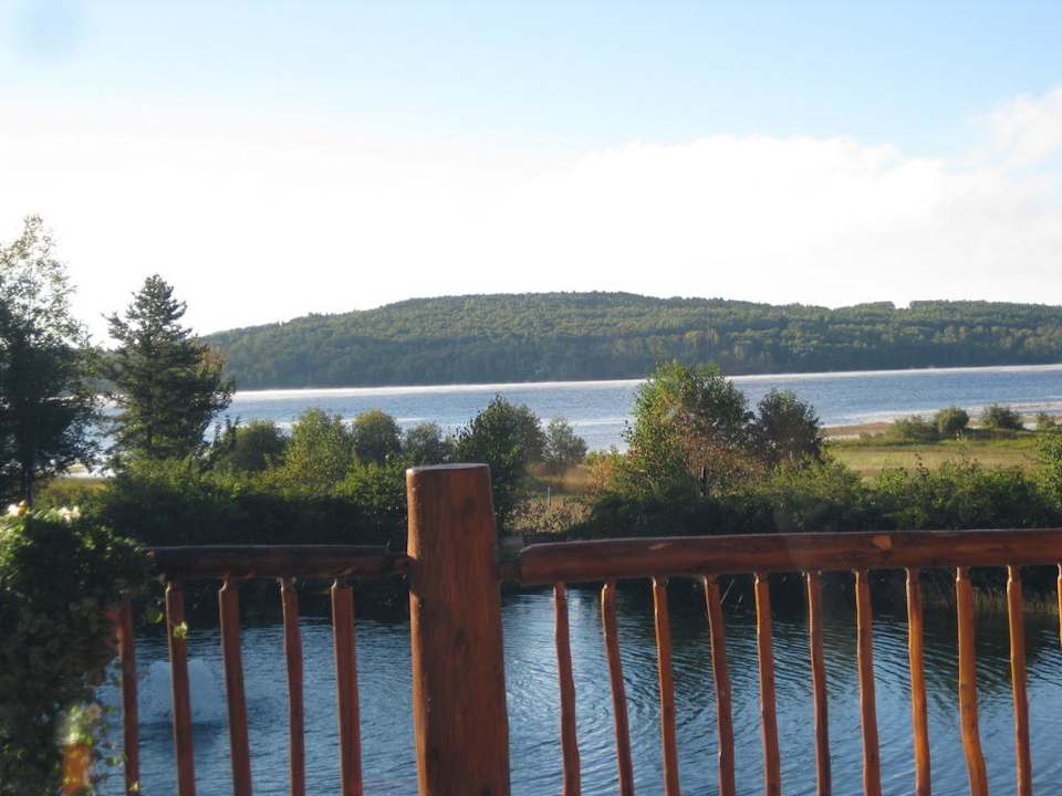 Ausblick vom Frühstücksraum Auberge Du Lac Taureau